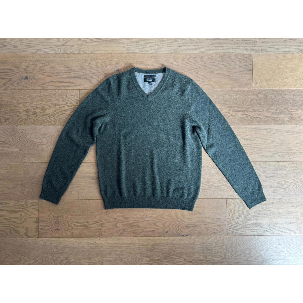 Nordstrom Men's 100% Cashmere V-Neck Green Sweater (Medium)